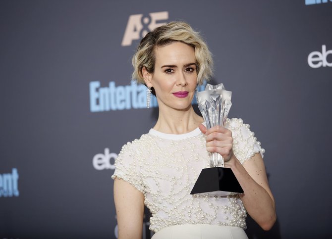 „Reuters“/„Scanpix“ nuotr./Sarah Paulson triumfavo ir Kritikų pasirinkimo apdovanojimuose