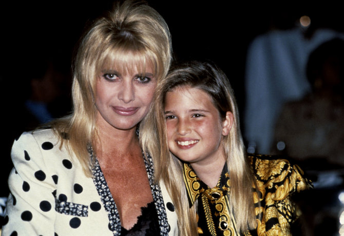 Vida Press nuotr./Ivanka Trump su mama Ivana Trump (1992 m.)