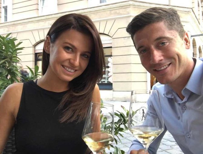 „Instagram“ nuotr./Robertas Lewandowski su žmona Anna Lewandowska