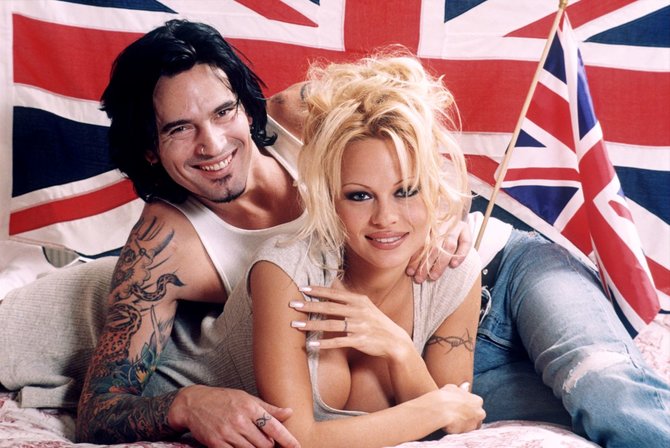 Vida Press nuotr./Pamela Anderson su pirmuoju vyru Tommy Lee (1995 m.)