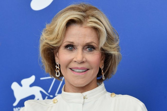 „Scanpix“ nuotr./Taip Jane Fonda atrodė rugsėjo pradžioje, su jai įprasta daugybę metų nekeista šukuosena