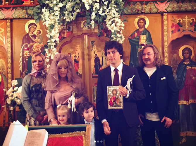 „Instagram“ nuotr./Bažnytinė Alos Pugačiovos ir Maksimo Galkino santuokos ceremonija