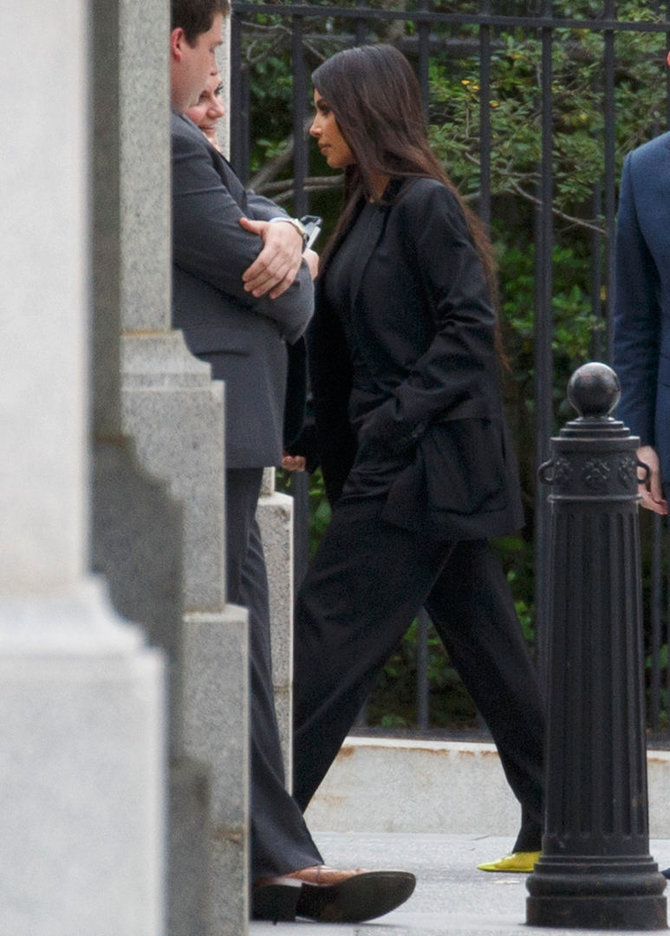 „Reuters“/„Scanpix“ nuotr./Kim Kardashian atvyksta į Baltuosius rūmus