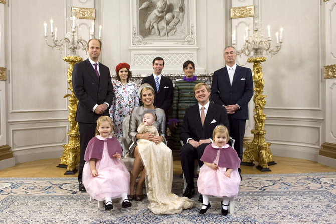 Vida Press nuotr./Nyderlandų karališkoji šeima per princesės Ariane krikštynas 2007 metais (Ines stovi kairėje)
