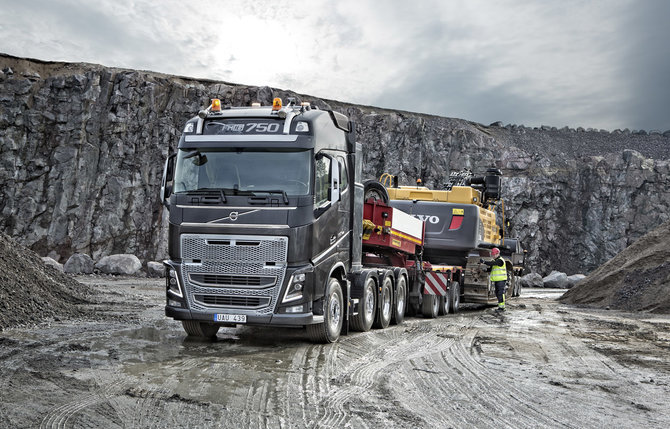 „Volvo trucks“ nuotr./Pirmieji „Volvo FH16“ su Euro 6 varikliais užsakovams bus pristatyti birželio pradžioje