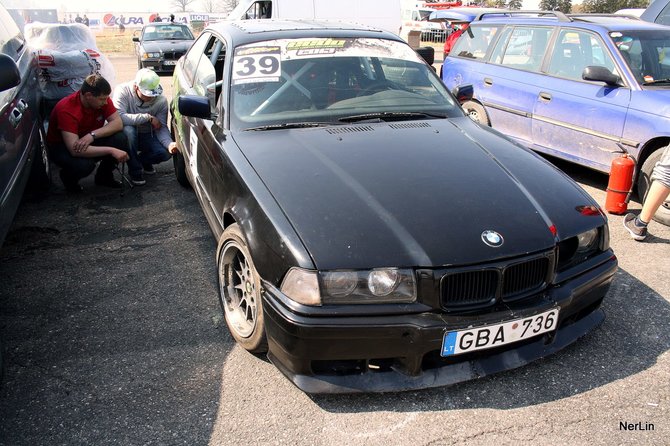 Džiugo „driftui“ paruoštas BMW 325