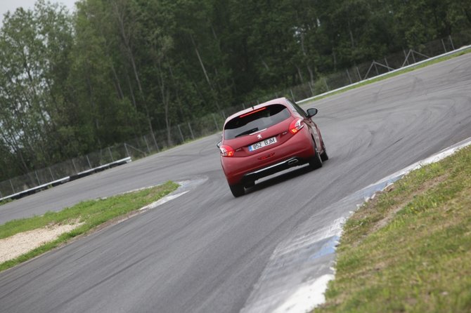 Indrek Susi nuotr./„Peugeot 208 GTi“