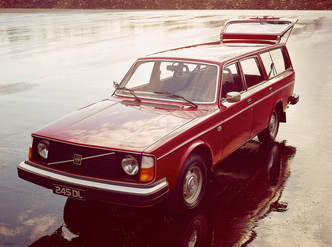 Gamintojo nuotr./„Volvo 240“