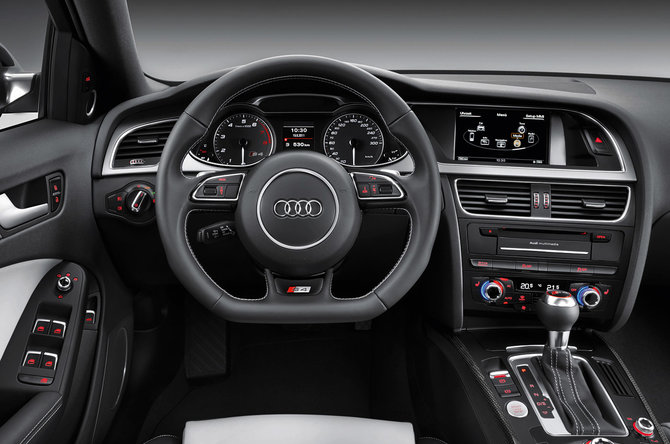 Gamintojo nuotr./„Audi S4“