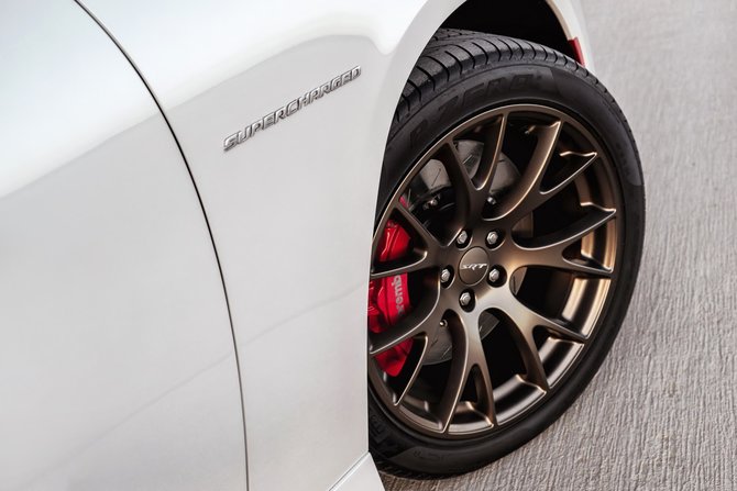 Gamintojo nuotr./Greičiausias sedanas pasaulyje: „Dodge Charger SRT Hellcat“