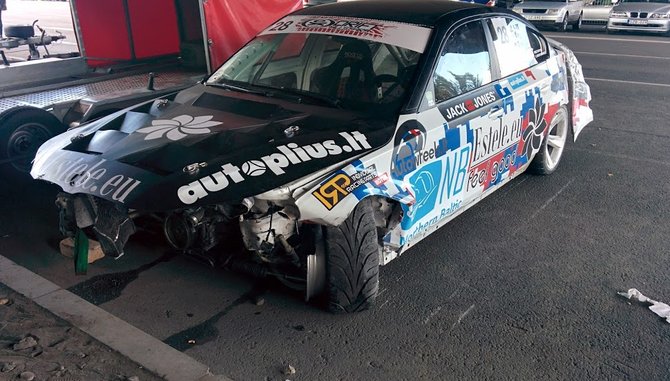 Facebook.com nuotr./Dariaus Balio automobilis po avarijos