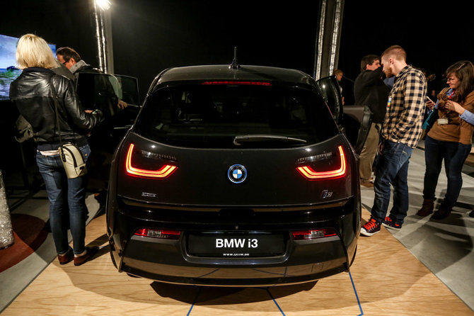 Juliaus Kalinsko/15min.lt nuotr./BMW i3 elektromobilis pristatytas lietuviams