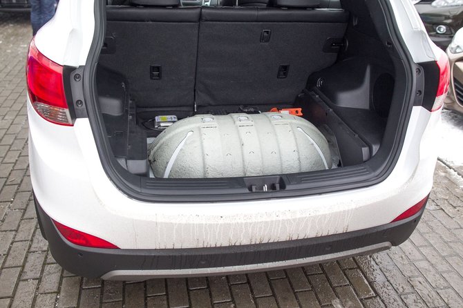 Irmanto Gelūno / BNS nuotr./Vandeniliu varomas „Hyundai ix35 Fuel Cell“