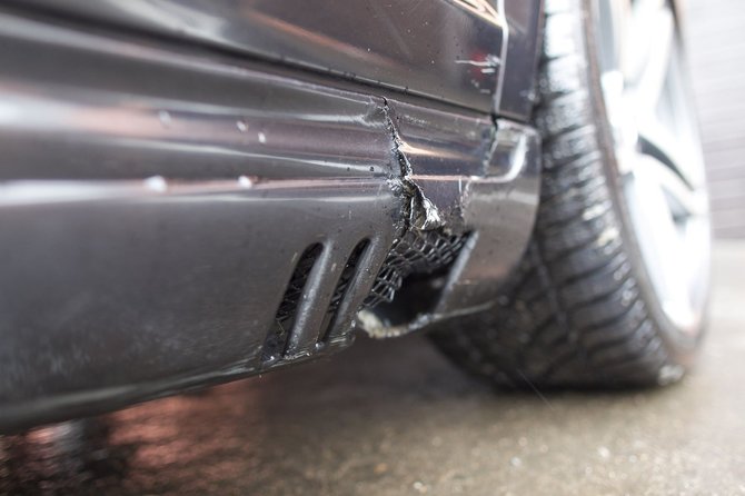 Irmanto Gelūno/15min.lt nuotr./Audriaus eismo įvykyje nukentėjęs „Mercedes-Benz S55 AMG“