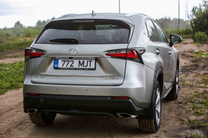 Juliaus Kalinsko/15min.lt nuotr./„Lexus NX200t“