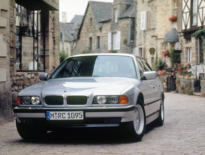 BMW nuotr./Trečios kartos BMW 7 (1994-2001 m.)