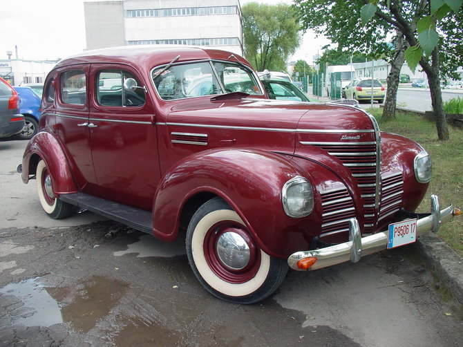 Arnoldo Sasnausko nuotr./Avarijoje apgadintas 1939 m. „Plymouth P8 Deluxe“