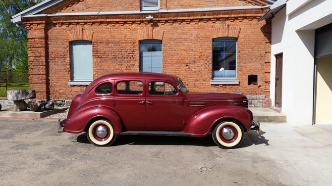 „Plymouth P8 Deluxe“ (1939 m.)