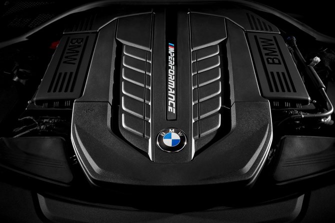 BMW nuotr./„BMW M760Li xDrive“