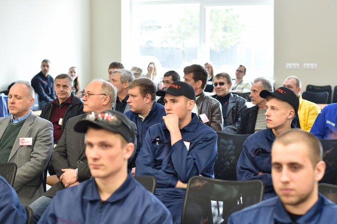 Organizatorių nuotr./Geriausio jaunojo automechaniko konkurso finalas