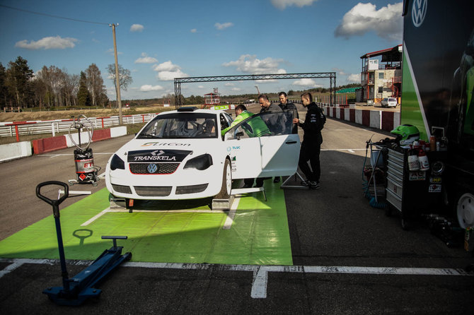 „ES Motorsport“ nuotr./Vilkyčių kroso trasoje – „Volkswagen Polo“
