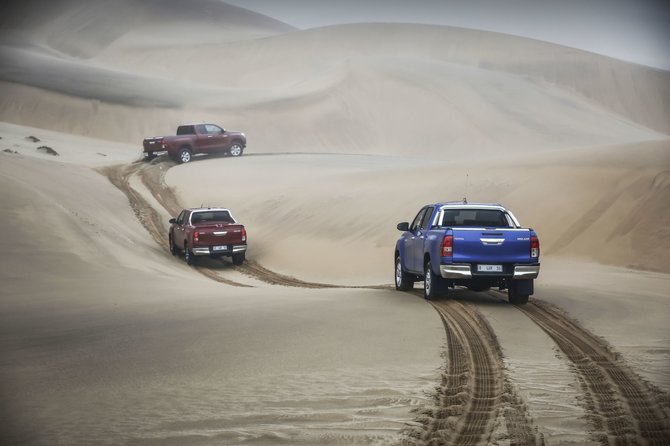 „Toyota“ nuotr./Aštuntos kartos „Toyota Hilux“ bandymai Namibijoje