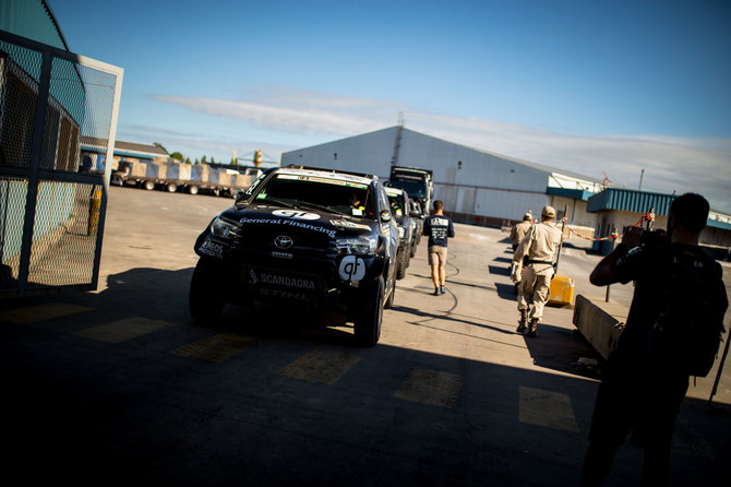 Edgaro Buiko nuotr./„General Financing team Pitlane“ komanda atsiėmė „Toyota Hilux“