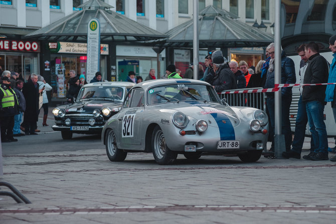 Ryčio Petrausko/Sunpic.lt nuotr./„Rallye Monte-Carlo Historique“ starto podiumas