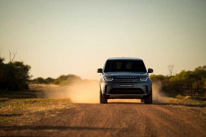 „Land Rover“ nuotr. /„Land Rover Discovery“ vilko 110 tonų svorio priekabų vilkstinę