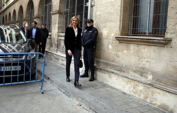 AFP/„Scanpix“ nuotr./Princesė Cristina atvyko į teismą
