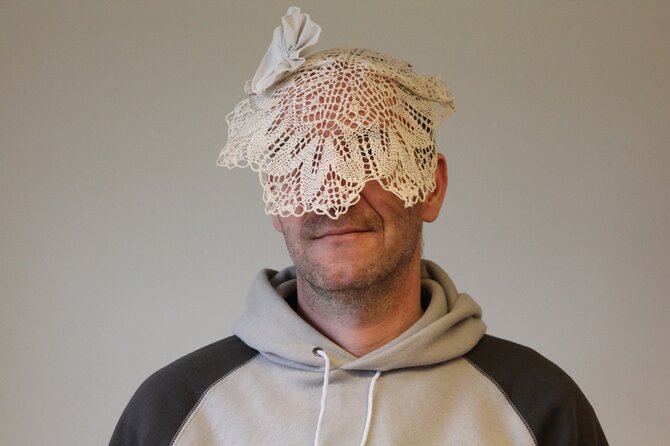 Spektaklio nuotr./Spektaklio „Feast Fashion“ aktoriai vilkės benamių kurtus kostiumus