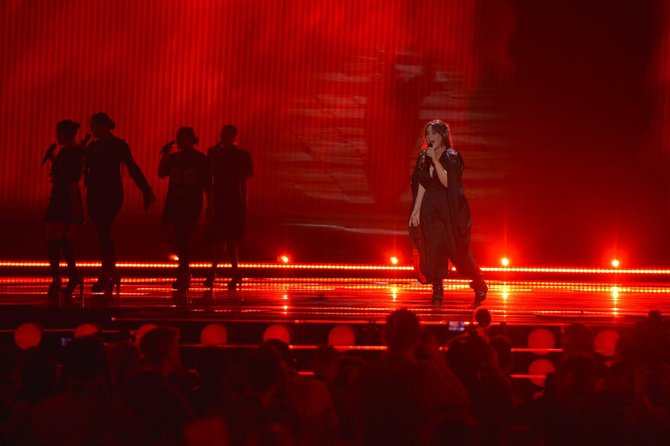 Eurovision.tv (EBU) nuotr./Nyderlandų atstovė Trijntje Oosterhuis 