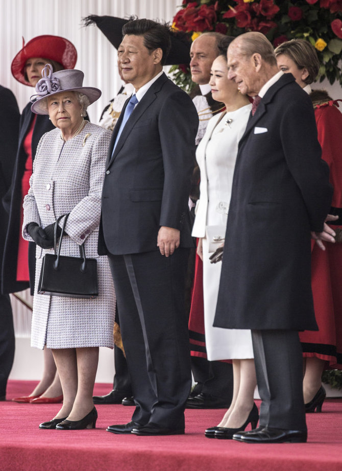„Scanpix“ nuotr./Karalienės Elizabeth II ir Kinijos prezidento Xi Jinpingo susitikimas