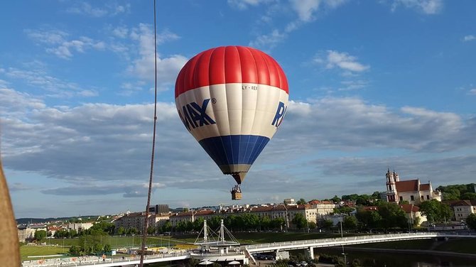 Giedriaus Leškevičiaus nuotr./Agnės Grudytės skrydžio oro balionu akimirka