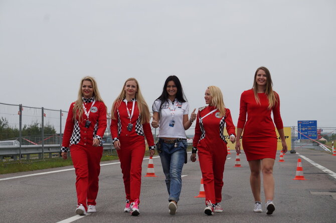 Rengėjų nuotr./„Racing Ladies“ merginos susirungė „Dunlop“ slalomo trasoje