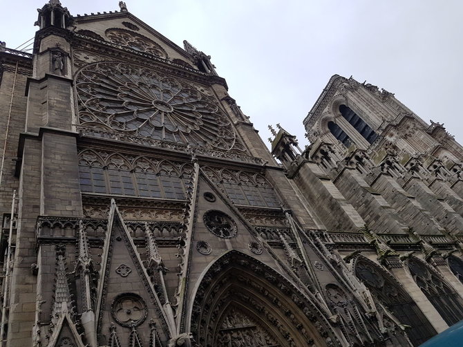 Raimundo Celencevičiaus nuotr./Paryžiaus Dievo Motinos katedros išorė, vidus ir jos vertybės
