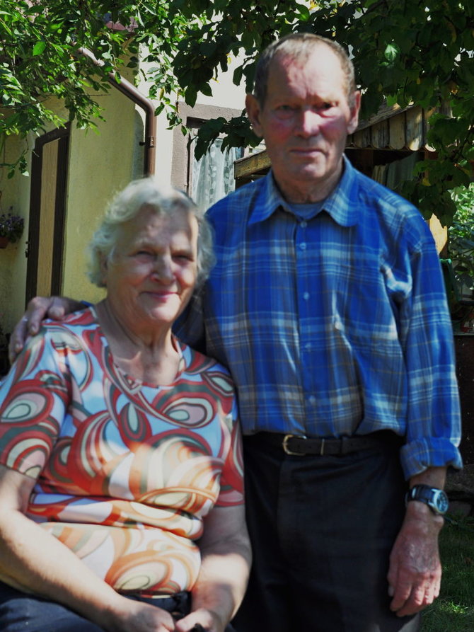 Vytauto Karsoko nuotr./Horstas Fischeris su žmona Leonora savo namuose Vištytyje