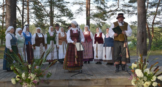 Rūtos Averkienės nuotr./Jonas Bajoriūnas organizuoja ir veda respublikinį folkloro festivalį „Subatos vakarėly“ 