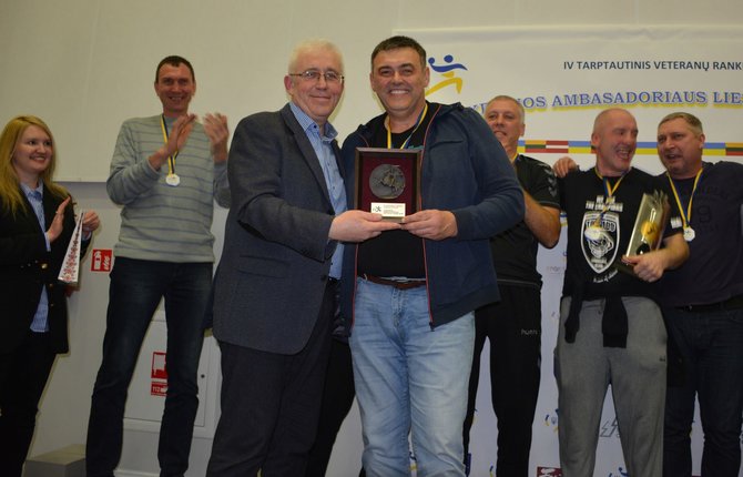 Rūtos Averkienės nuotr./Varėnoje įvyko ketvirtasis tarptautinis veteranų rankinio turnyras „Ukrainos ambasadoriaus Lietuvoje taurė 2019“. 