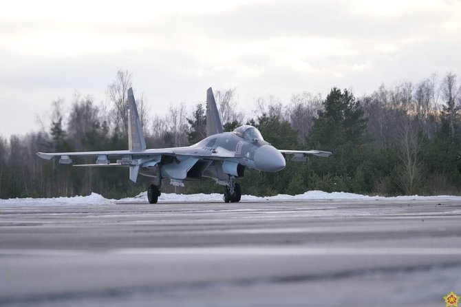 Nuotr. iš modmilby/Telegram/Rusijos naikintuvai Su-35S Baranovičiuose