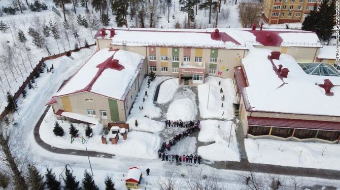 Kazanės miesto hospise nuo vėžio mirštantys vaikai buvo paprašyti išsirikiuoti į „Z“ raidę
