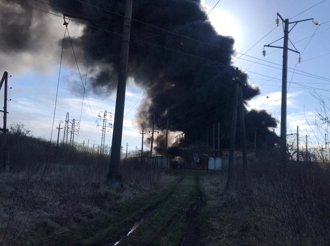Nuotr. iš M.Kozyckio „Telegram“ kanalo/Rusijos raketų sukeltas gaisras Lvivo srityje