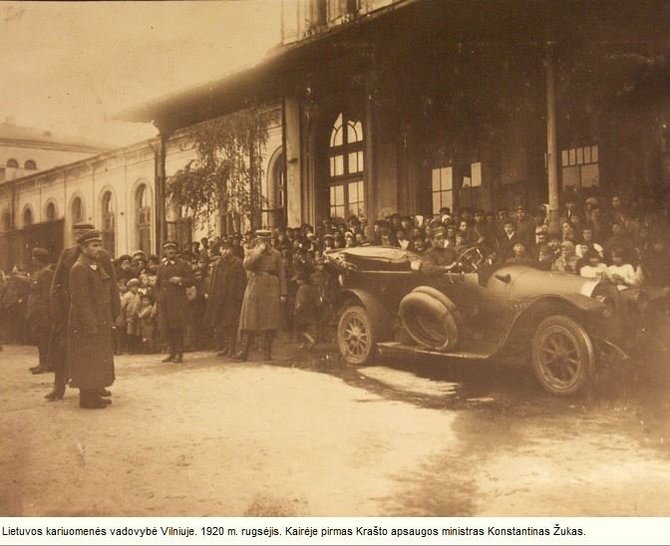 Lietuvos centrinio valstybės archyvo nuotr./Lietuvos kariuomenės vadovybė Vilniuje 1920 metais