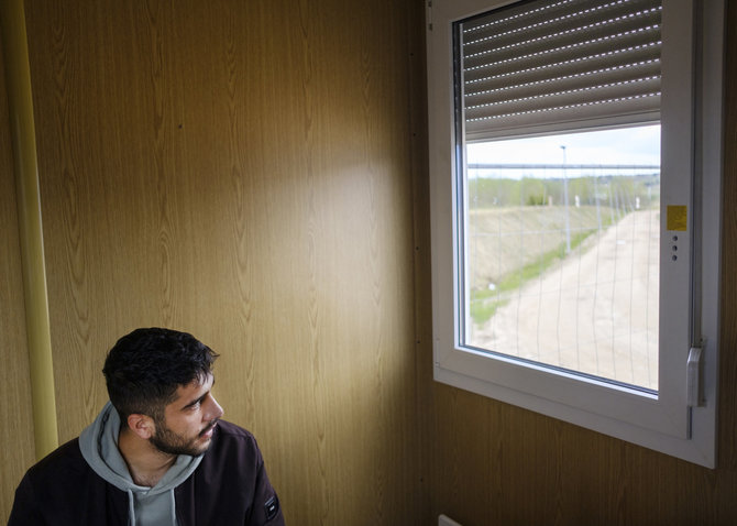 Mindaugo Juodelės/Bendra.lt nuotr./Diyaras Mustafa pasakoja bėgęs į Turkiją, po to 10 dienų praleidęs Baltarusijoje, galiausiai nusprendęs eiti į Lietuvą, nes Baltarusija nepriėmė pabėgėlių
