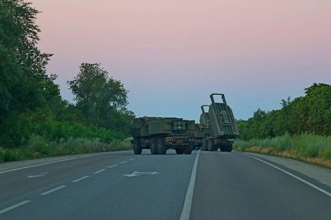 Ukrainos kariuomenės nuotr./Ukrainos kariuomenė Zaporižios srityje jau naudoja JAV raketines sistemas „Himars“