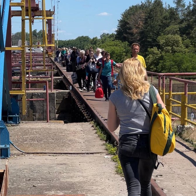 15min archyvo nuotr./Ukrainiečiai evakuojasi iš okupuotų teritorijų