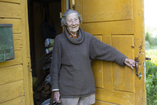 Živilės Raškauskaitės/Bendra.lt nuotr./Naujajame Daugėliškyje gyvenanti Liongina sako, kad netoliese gyvenančių artimų giminių neturi, tad bendruomenės pagalba yra itin svarbi.