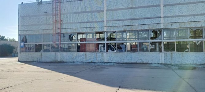 Nuotr. iš V.Zelenskio telegram kanalo/Po raketų smūgio išdužo atominės elektrinės pastatų langai