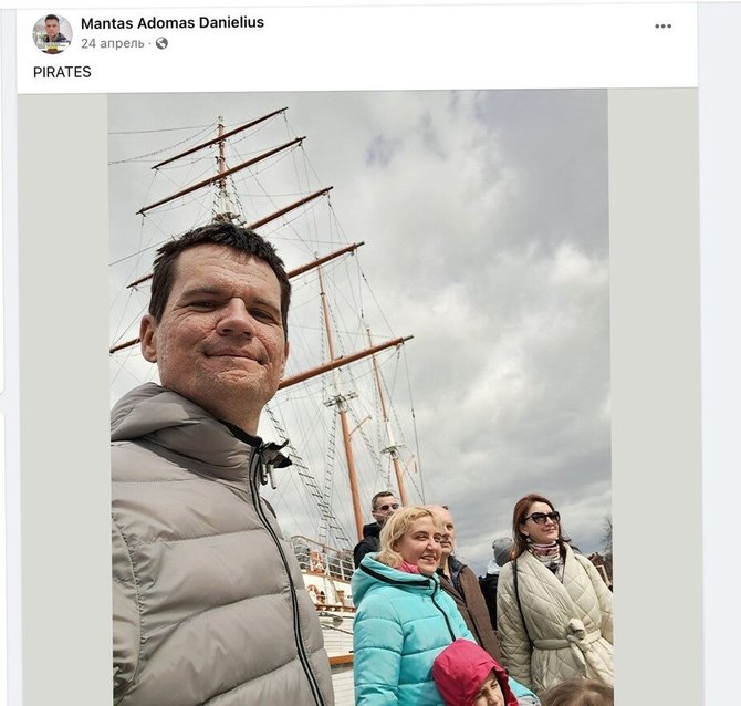 Nuotr. iš M.Danieliaus socialinių tinklų/Mantas Danielius Klaipėdoje su organizacijos „Mūsų namai“ vadove Olga Karač (antra iš kairės)