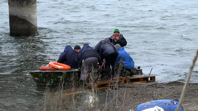 Serhijaus Kazaniuko nuotr./Jurijus savo valtimis žmones kelia be užmokesčio